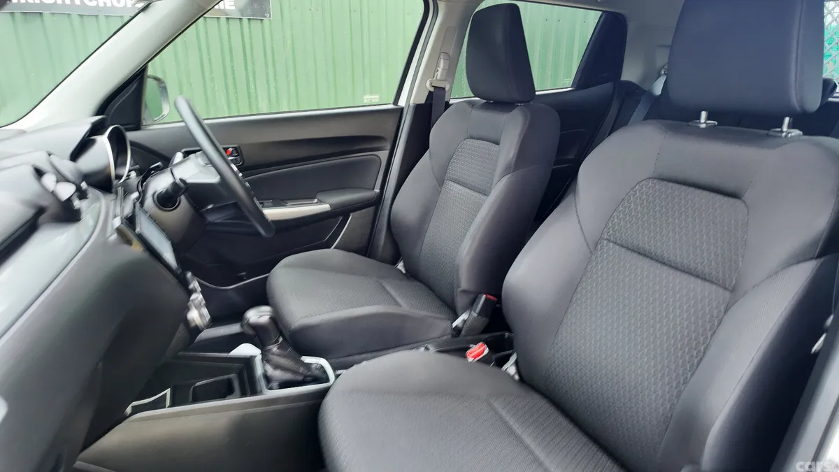 Suzuki Swift Hatchback, Petrol, 2019, White