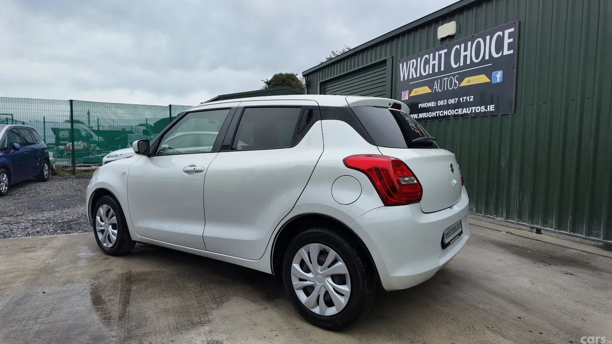 Suzuki Swift Hatchback, Petrol, 2019, White