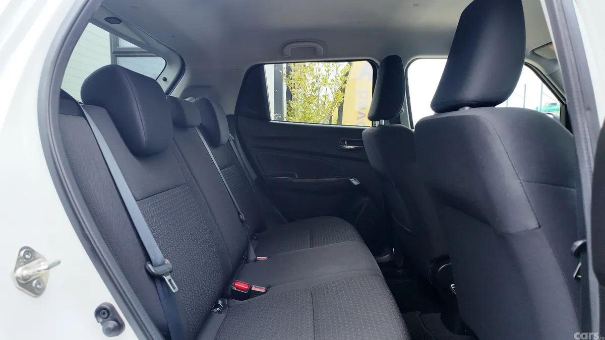 Suzuki Swift Hatchback, Petrol, 2019, White