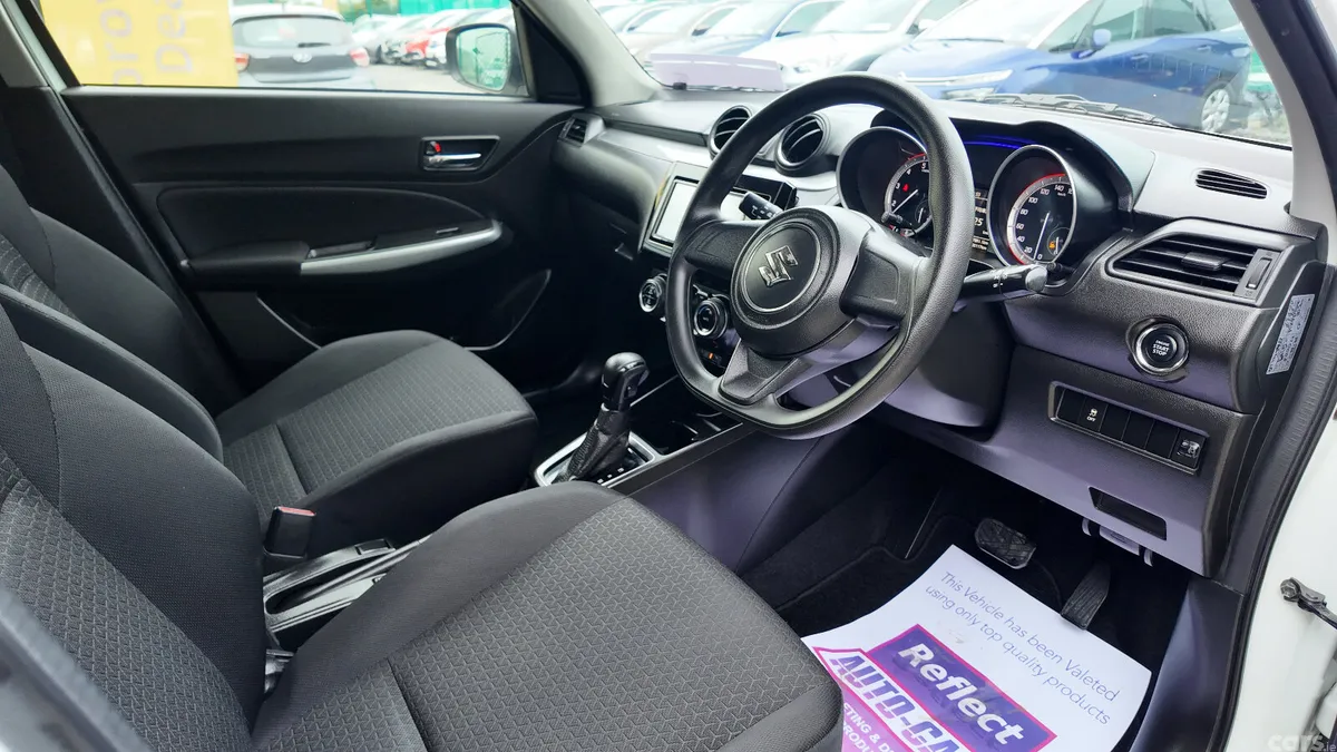 Suzuki Swift Hatchback, Petrol, 2019, White
