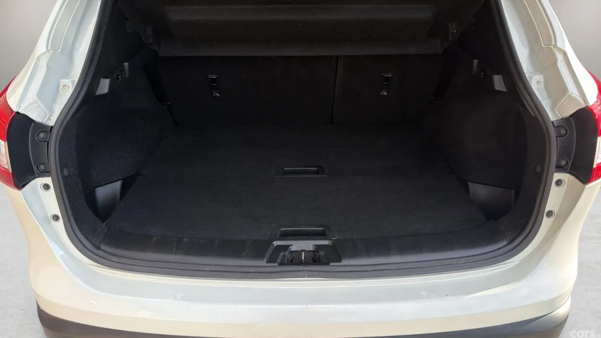 Nissan Qashqai SUV, Diesel, 2017, White
