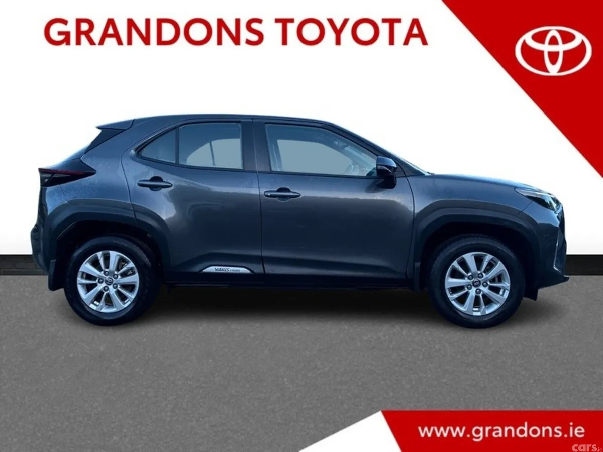 Toyota Yaris Cross Hatchback, Petrol Hybrid, 2024, Grey