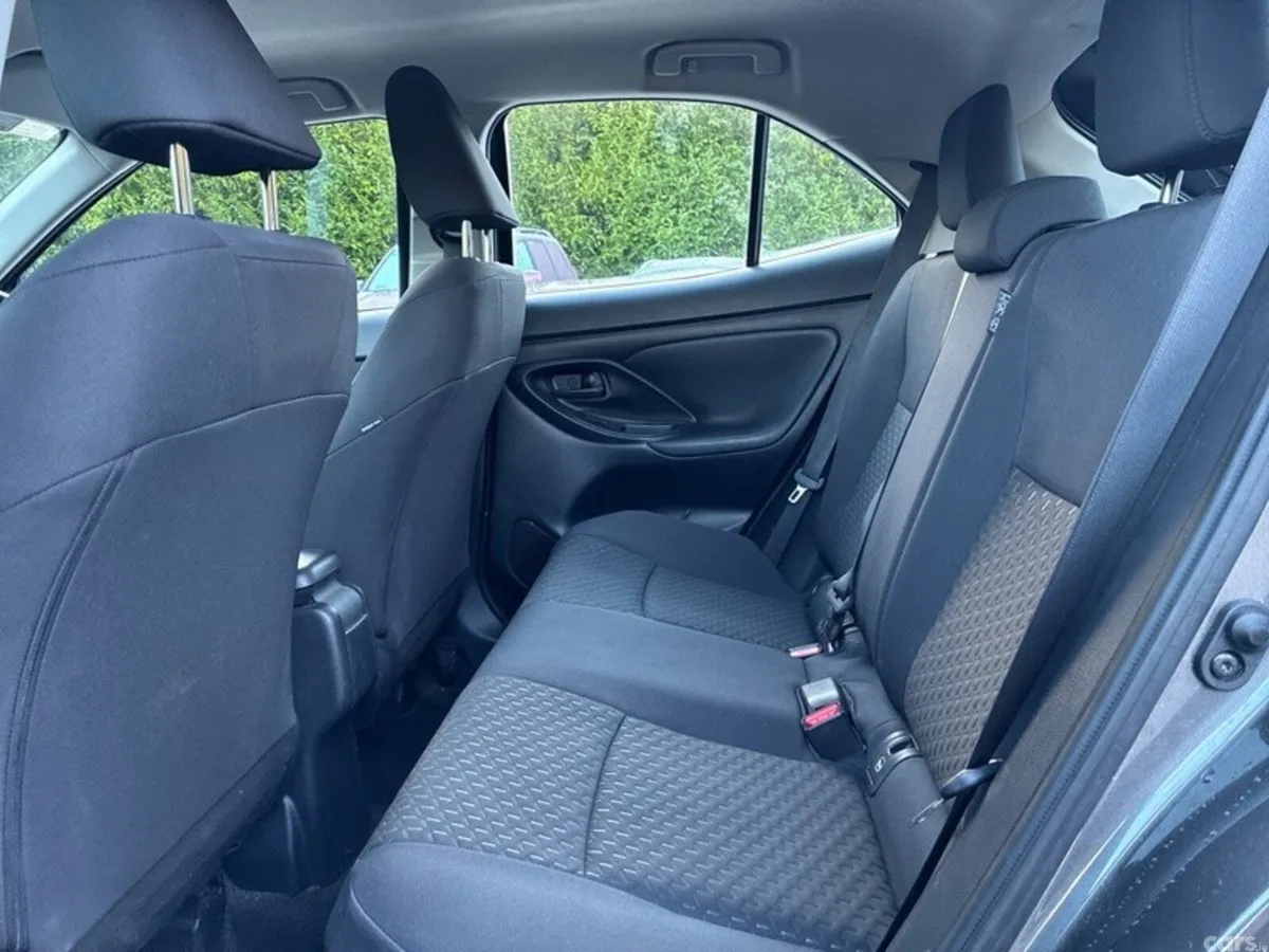 Toyota Yaris Cross Hatchback, Petrol Hybrid, 2024, Grey