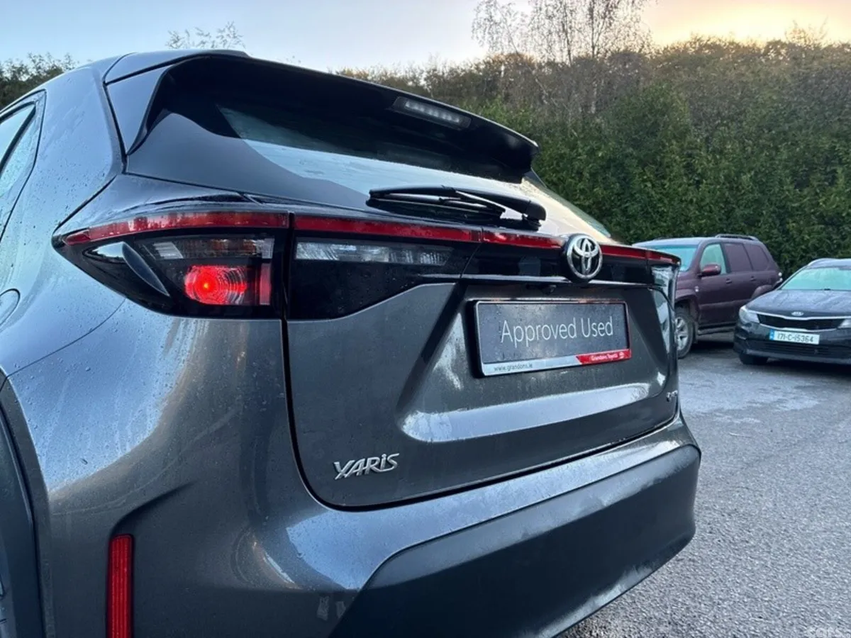 Toyota Yaris Cross Hatchback, Petrol Hybrid, 2024, Grey