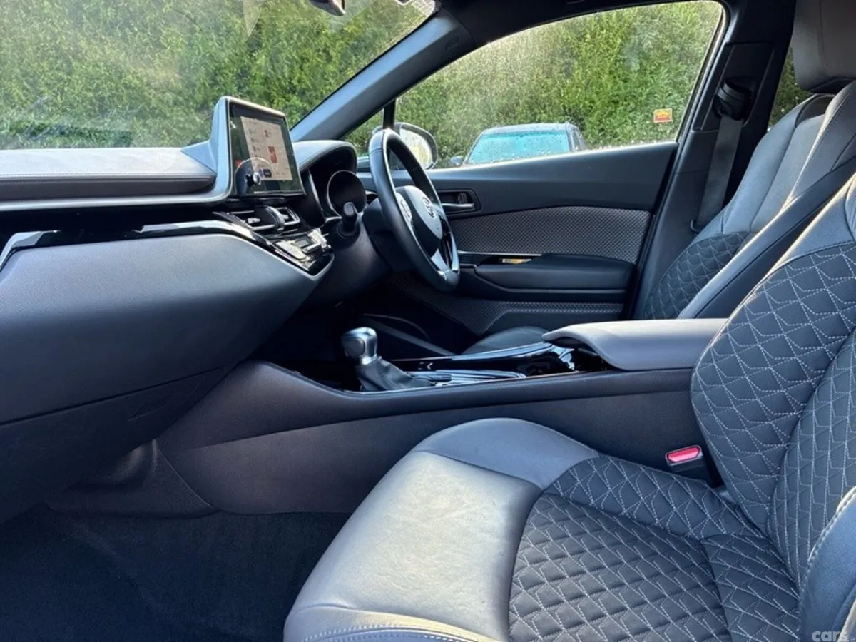 Toyota C-HR SUV, Petrol Hybrid, 2023, Black