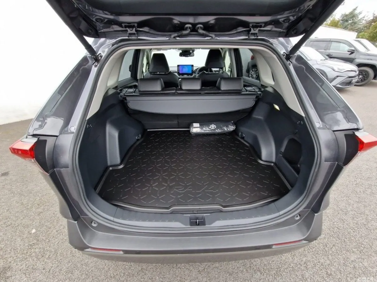 Toyota RAV4 SUV, Petrol Hybrid, 2025, Grey