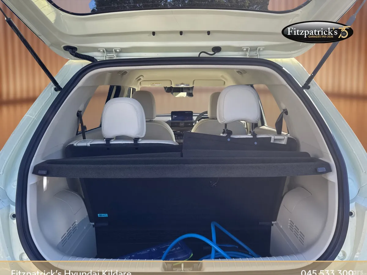 Hyundai INSTER MPV, Electric, 2026, Yellow