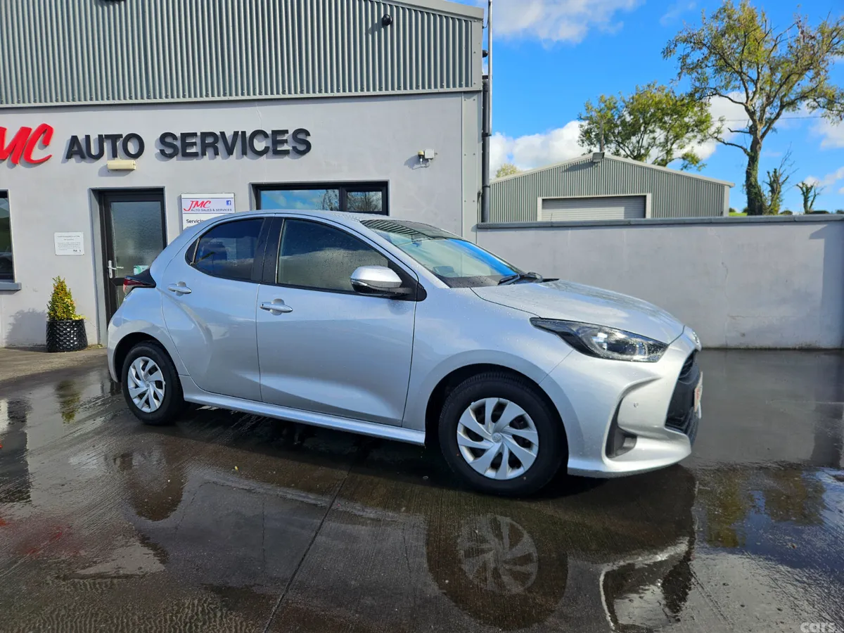 Toyota Yaris Hatchback, Petrol Hybrid, 2021, Silver