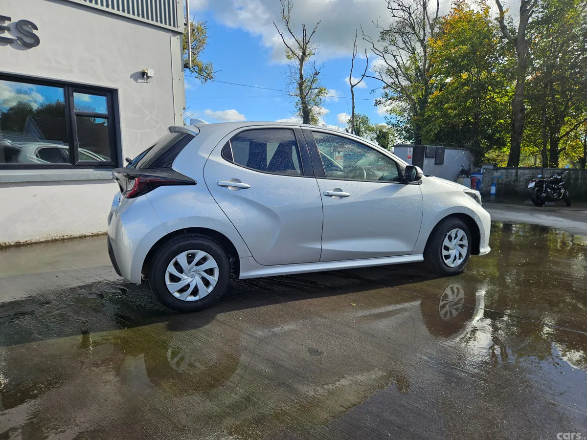 Toyota Yaris Hatchback, Petrol Hybrid, 2021, Silver