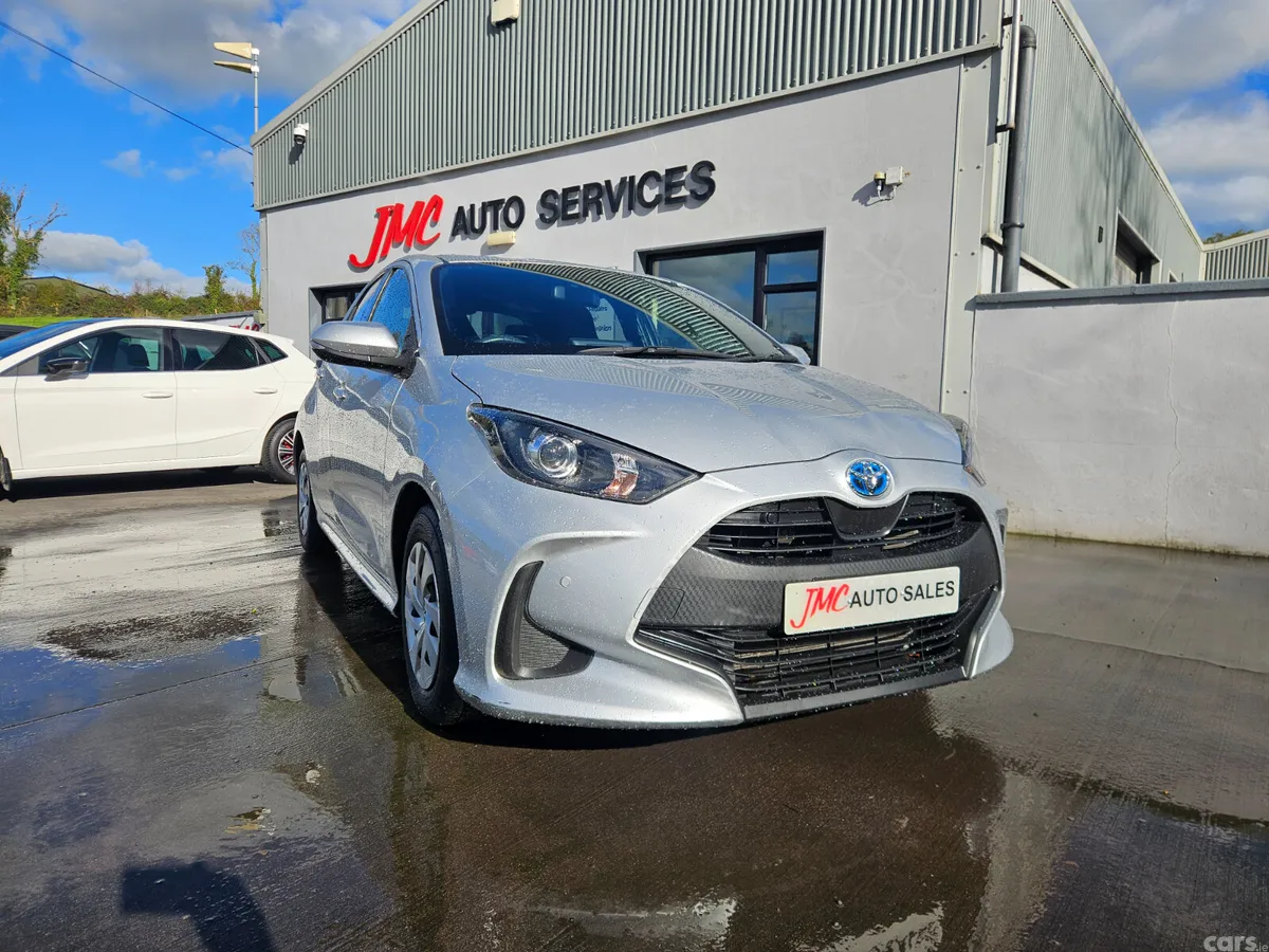 Toyota Yaris Hatchback, Petrol Hybrid, 2021, Silver