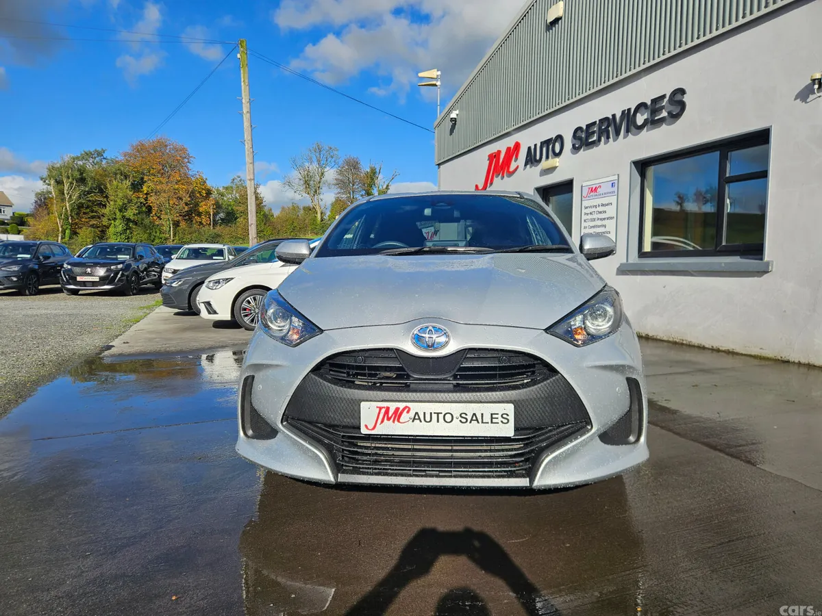 Toyota Yaris Hatchback, Petrol Hybrid, 2021, Silver