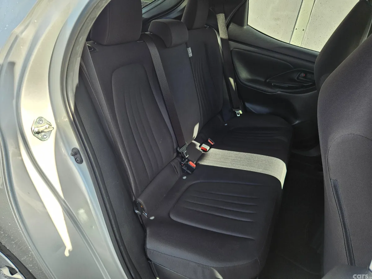 Toyota Yaris Hatchback, Petrol Hybrid, 2021, Silver