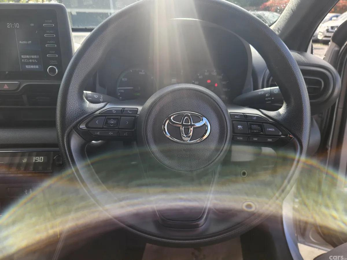 Toyota Yaris Hatchback, Petrol Hybrid, 2021, Silver