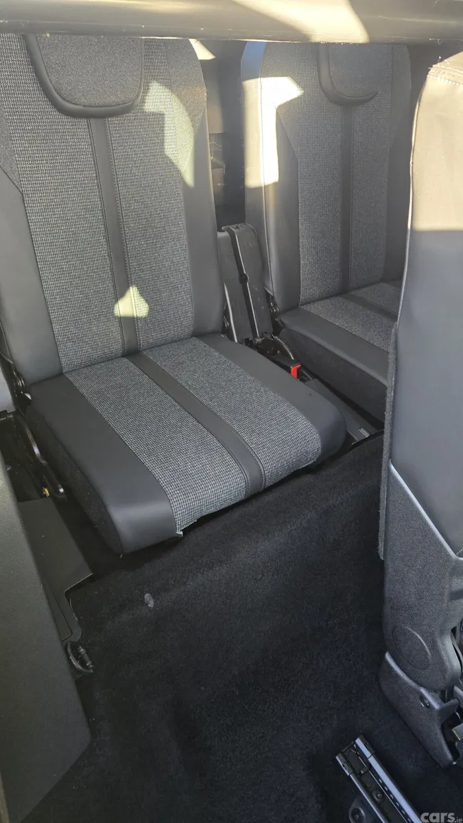 Peugeot 5008 MPV, Diesel, 2018, Blue