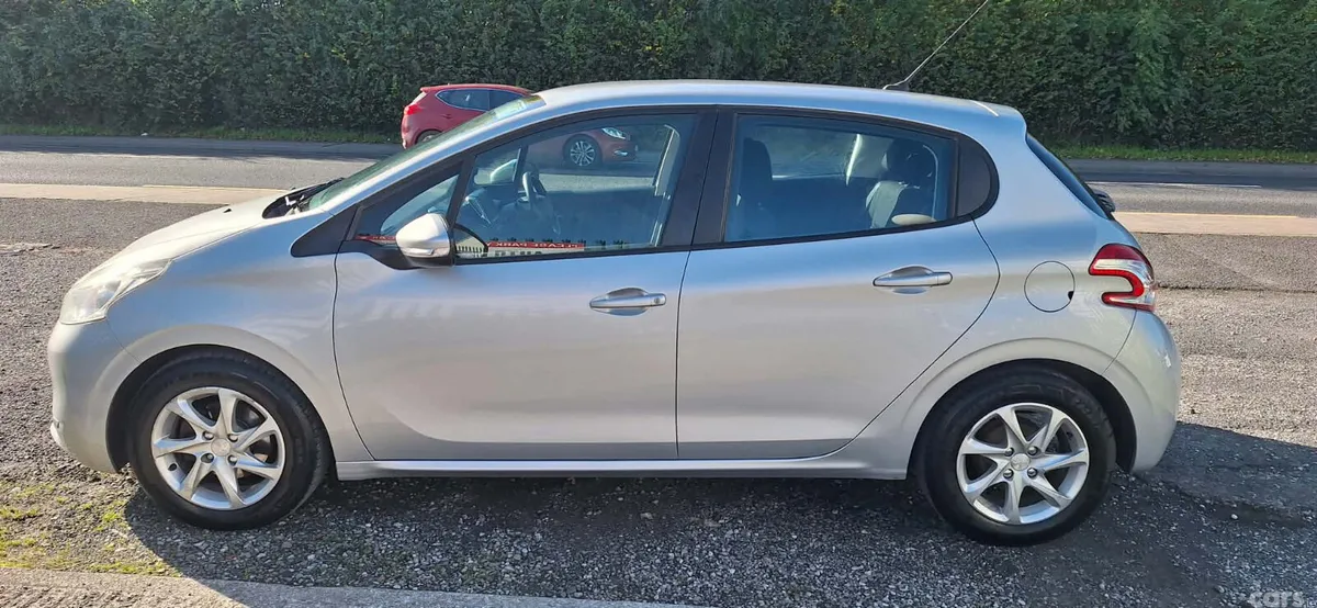 Peugeot 208 Hatchback, Diesel, 2014, Silver