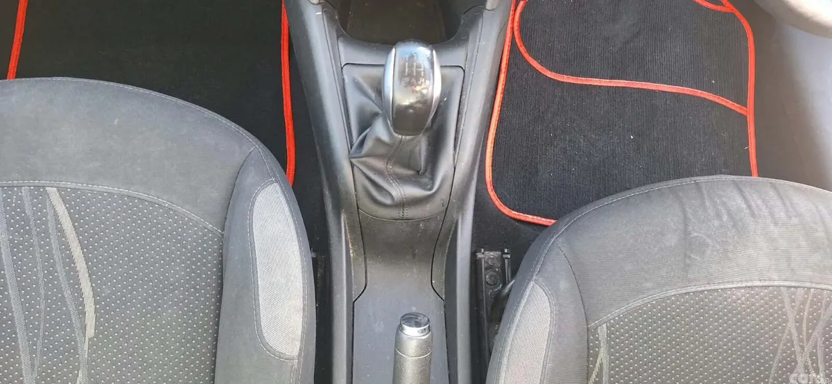 Peugeot 208 Hatchback, Diesel, 2014, Silver