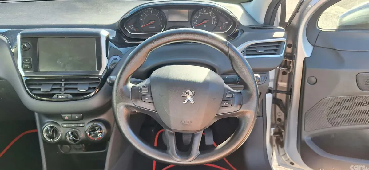 Peugeot 208 Hatchback, Diesel, 2014, Silver