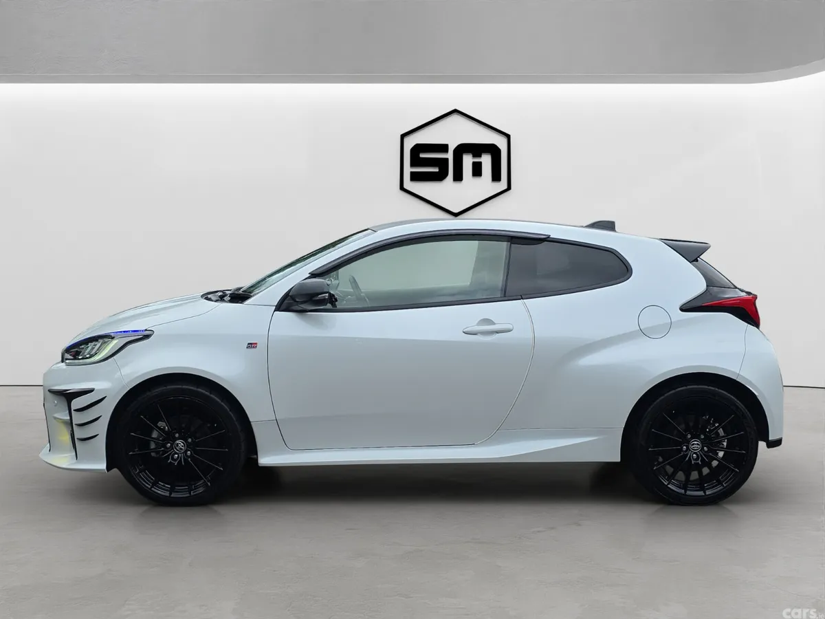 Toyota Yaris Hatchback, Petrol, 2021, White