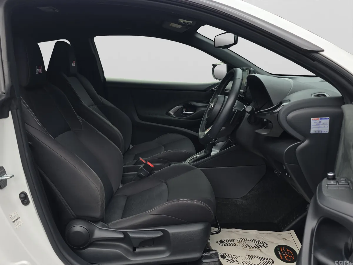 Toyota Yaris Hatchback, Petrol, 2021, White