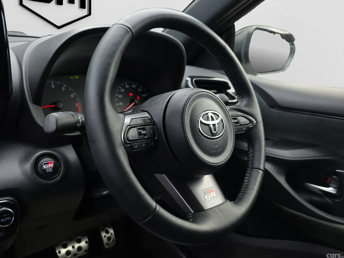 Toyota Yaris Hatchback, Petrol, 2021, White
