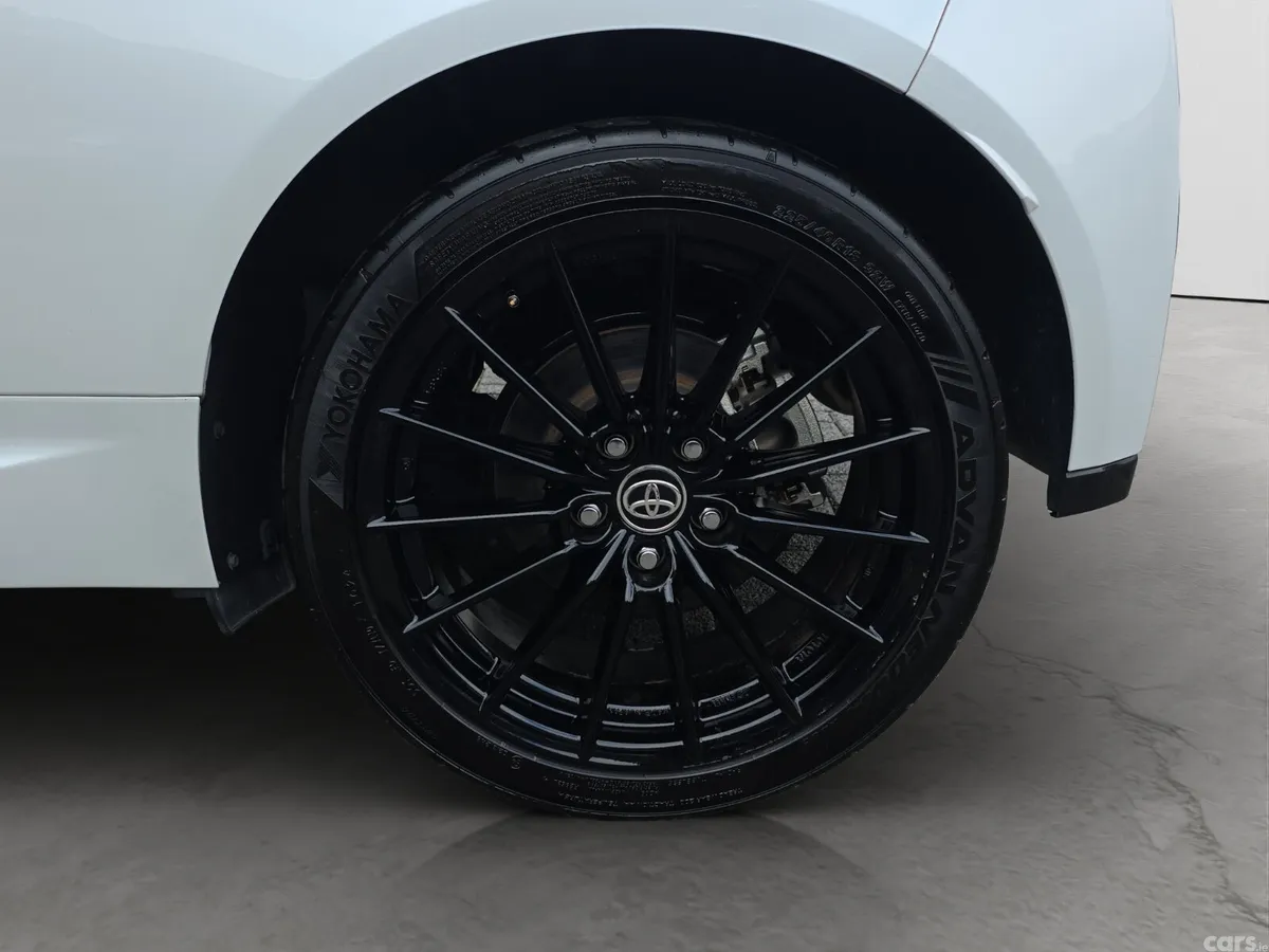 Toyota Yaris Hatchback, Petrol, 2021, White