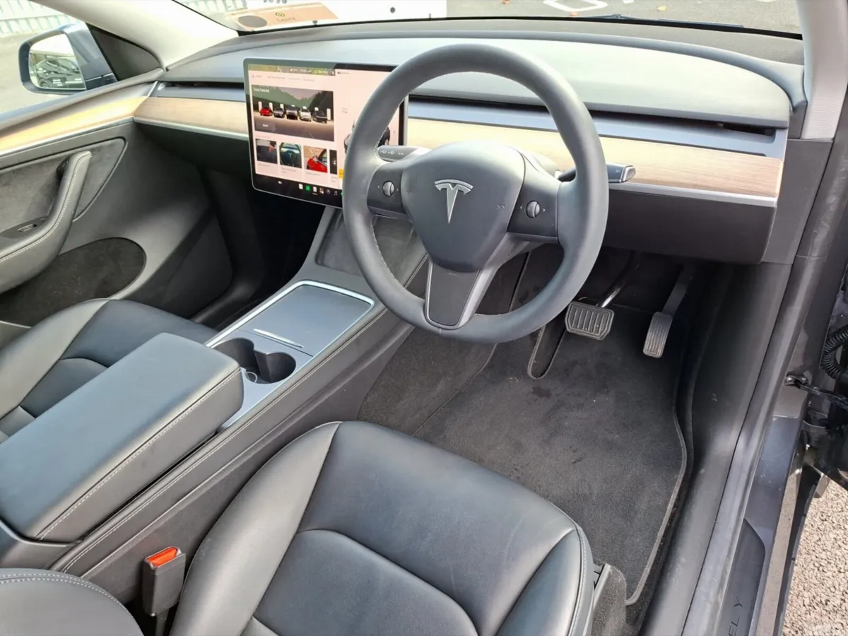 Tesla Model Y MPV, Electric, 2023, Grey
