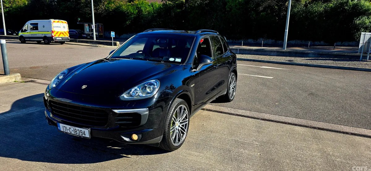 Porsche Cayenne SUV, Petrol Plug-in Hybrid, 2017, Black