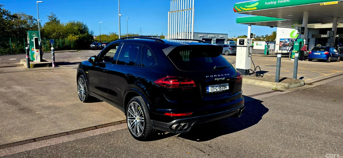 Porsche Cayenne SUV, Petrol Plug-in Hybrid, 2017, Black