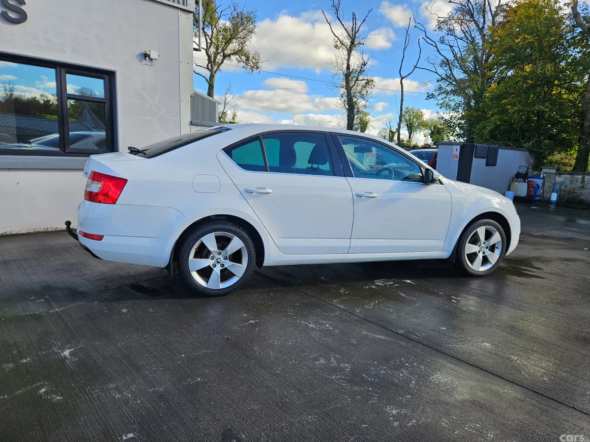 Skoda Octavia Saloon, Diesel, 2015, White