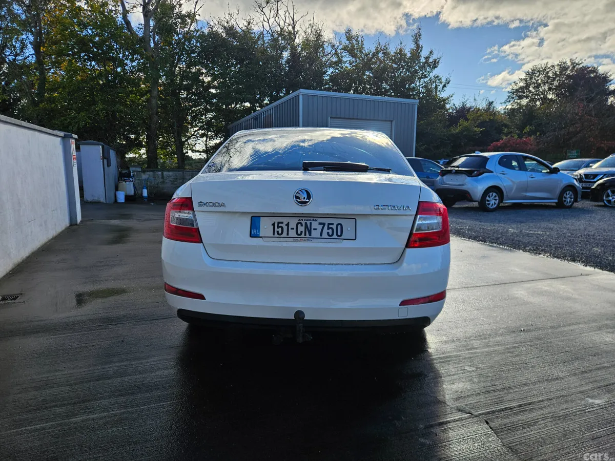 Skoda Octavia Saloon, Diesel, 2015, White