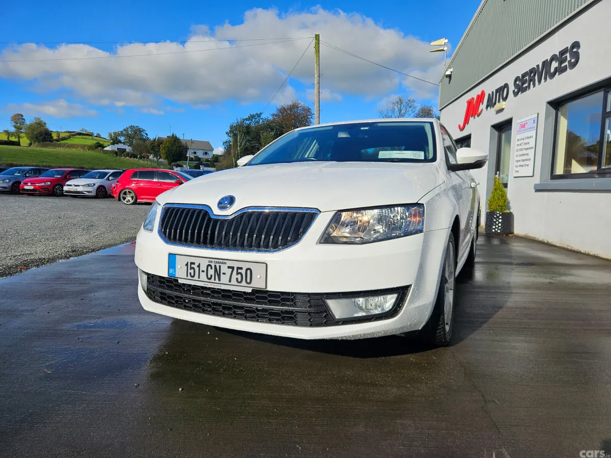 Skoda Octavia Saloon, Diesel, 2015, White