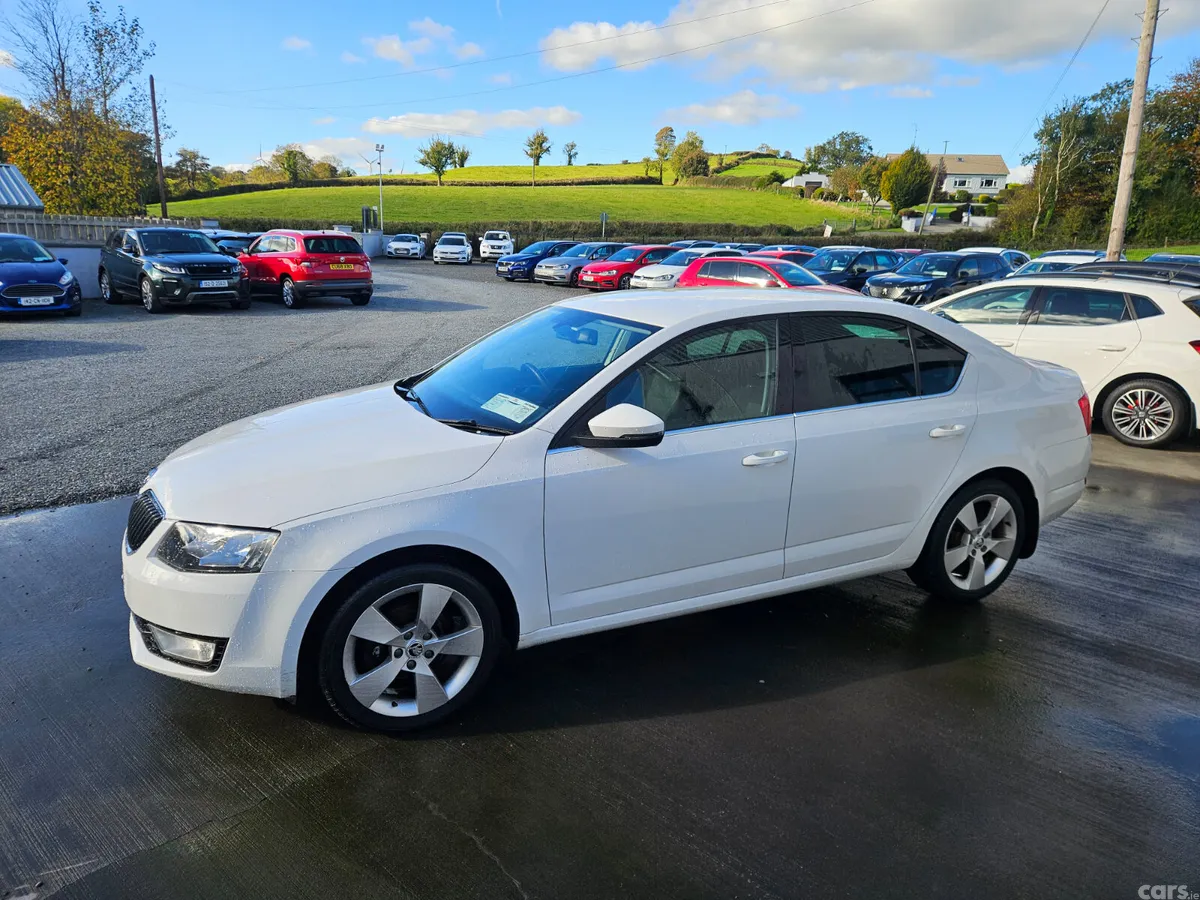 Skoda Octavia Saloon, Diesel, 2015, White
