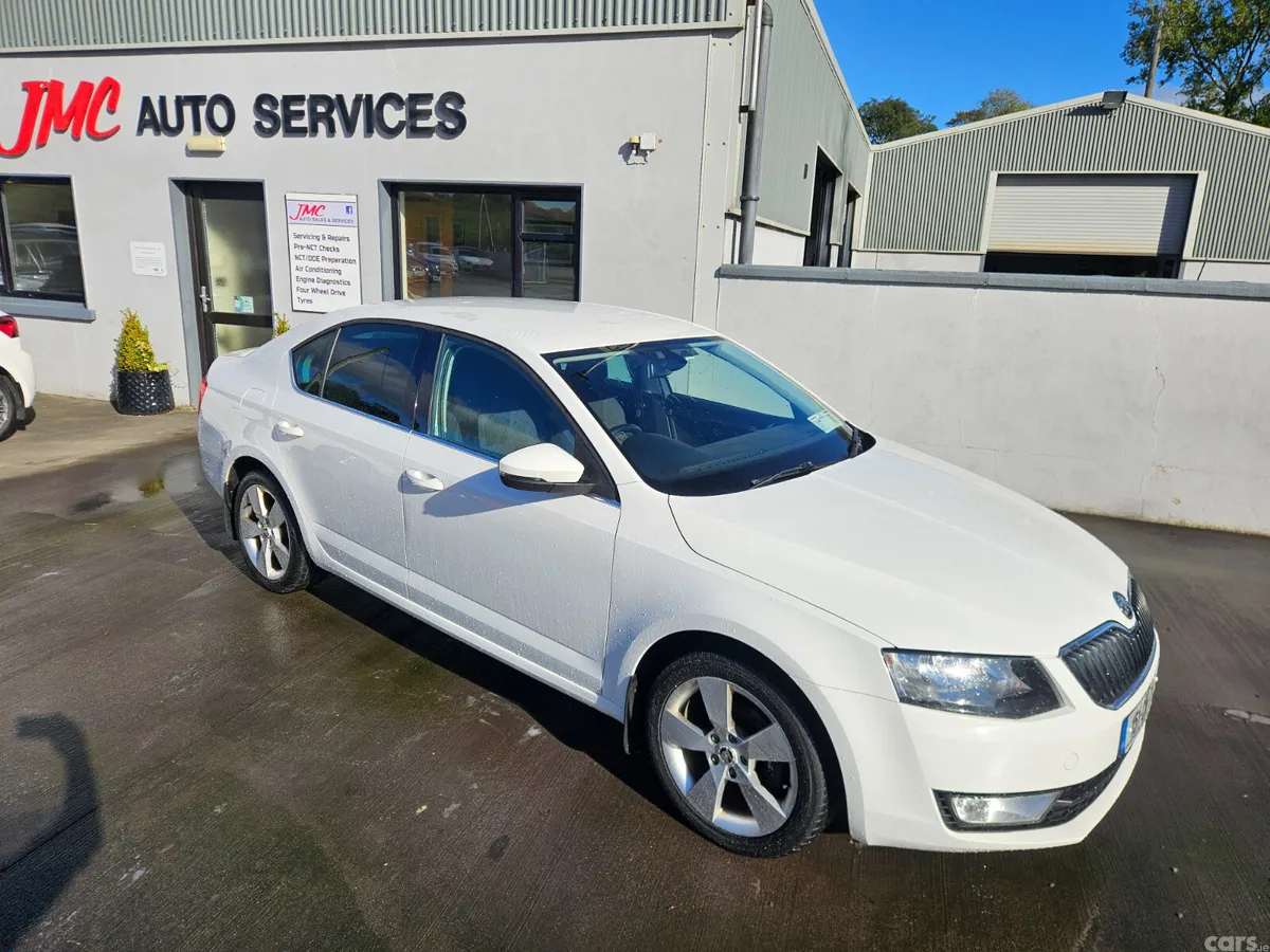 Skoda Octavia Saloon, Diesel, 2015, White