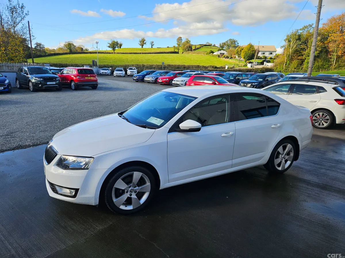 Skoda Octavia Saloon, Diesel, 2015, White