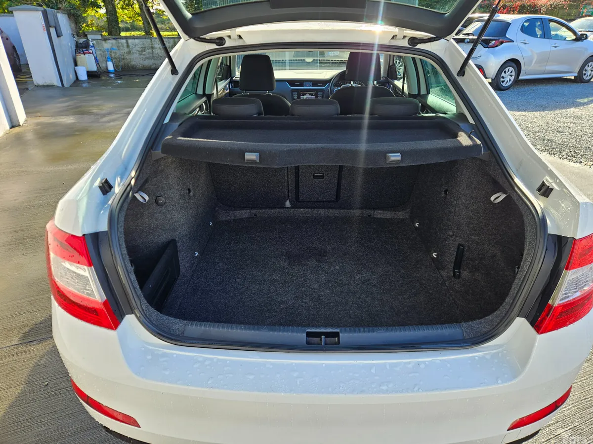 Skoda Octavia Saloon, Diesel, 2015, White