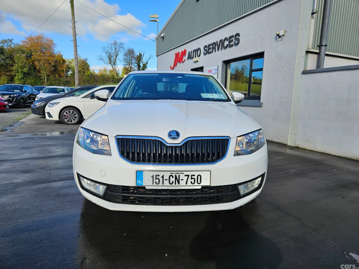 Skoda Octavia Saloon, Diesel, 2015, White