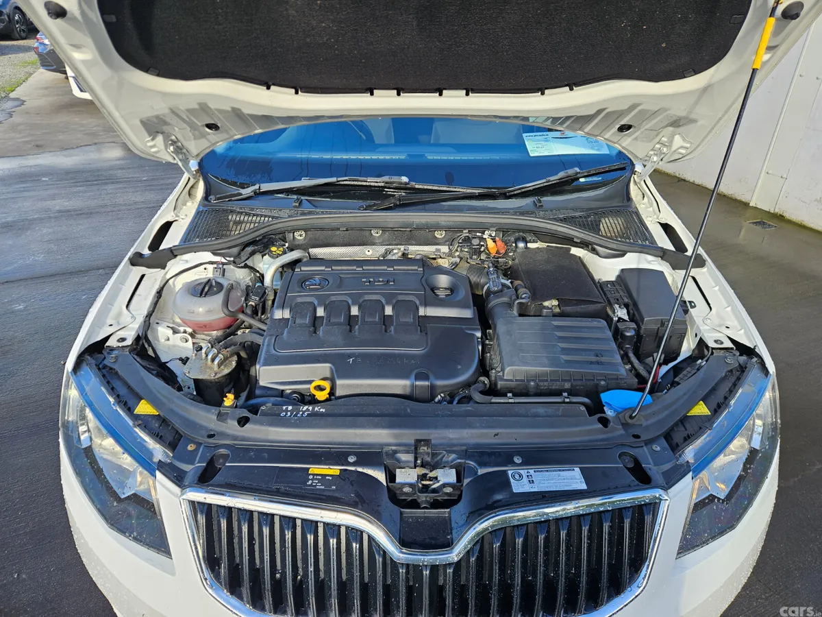 Skoda Octavia Saloon, Diesel, 2015, White