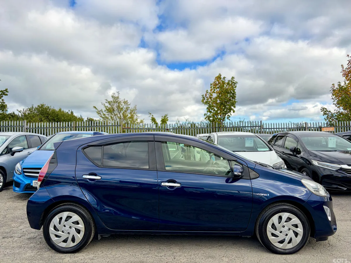 Toyota Aqua Hatchback, Petrol Hybrid, 2017, Blue