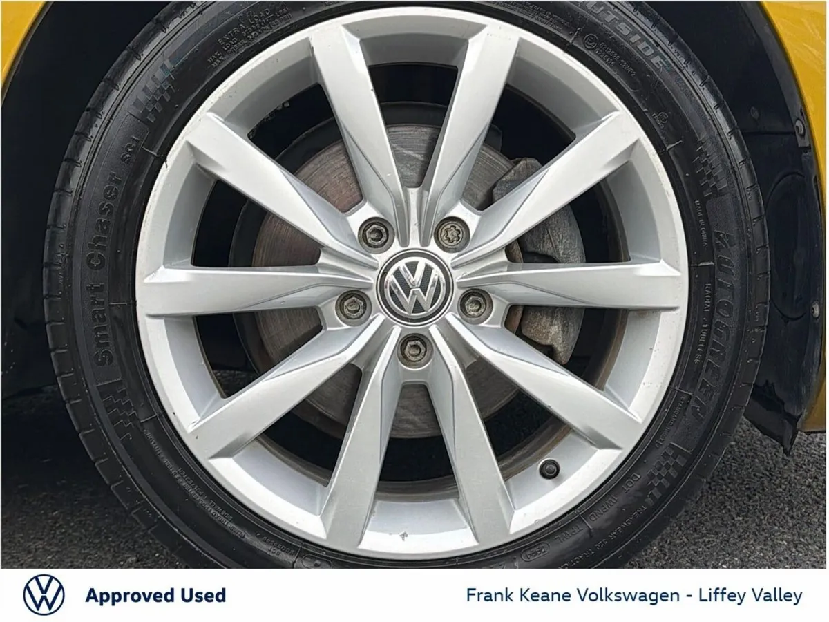 Volkswagen Golf Hatchback, Petrol, 2018, Yellow