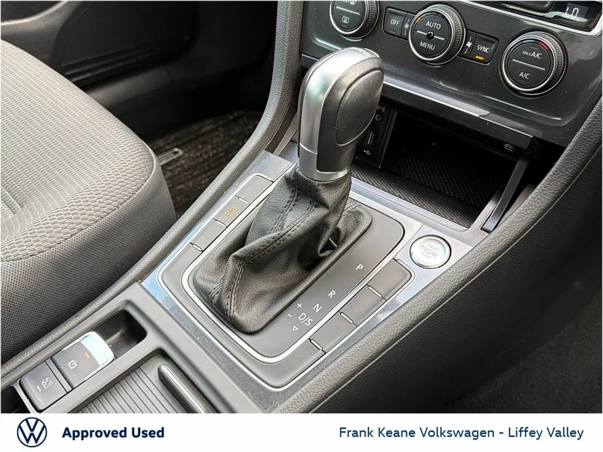Volkswagen Golf Hatchback, Petrol, 2018, Yellow