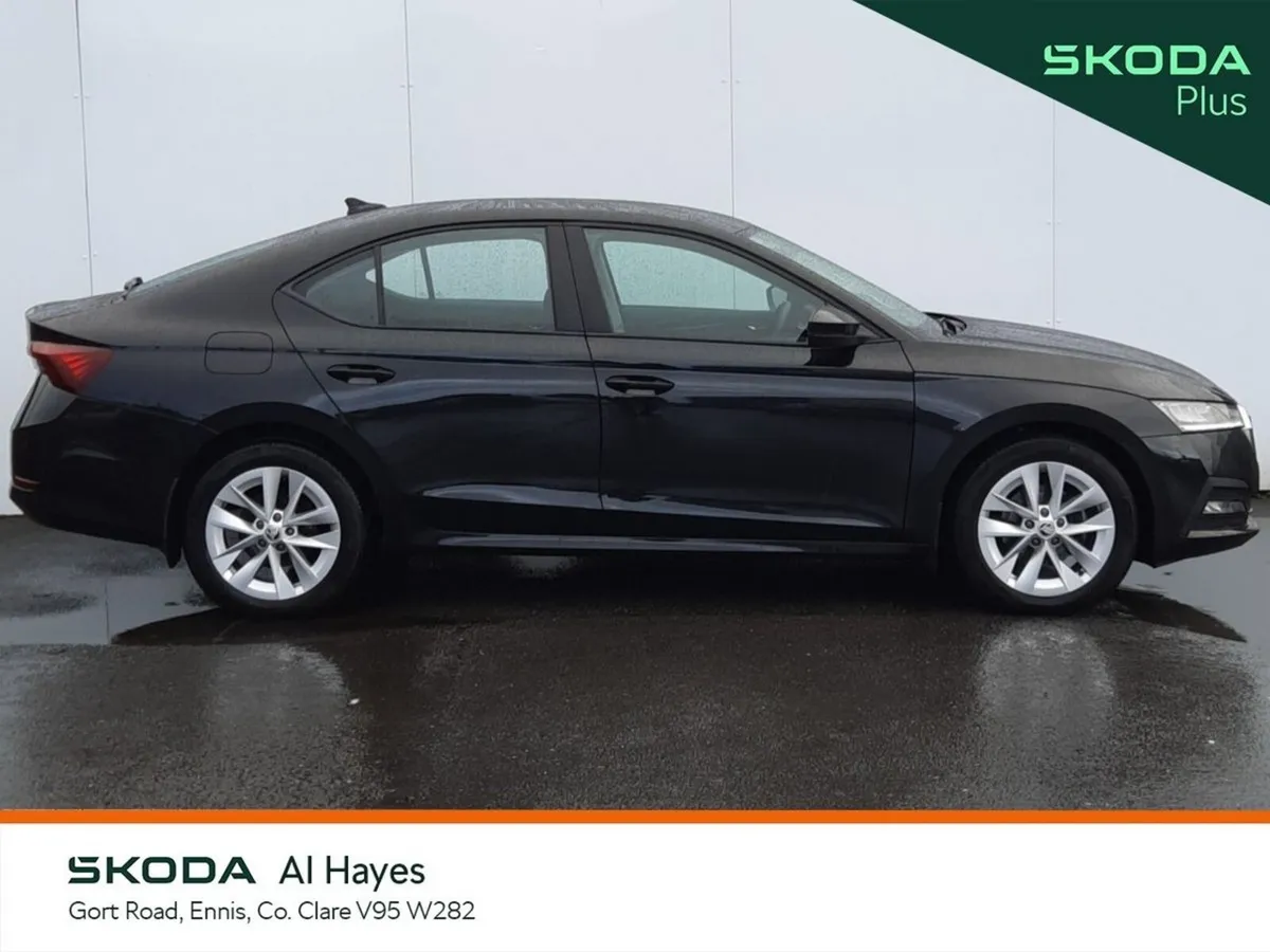 Skoda Octavia Saloon, Diesel, 2024, Black