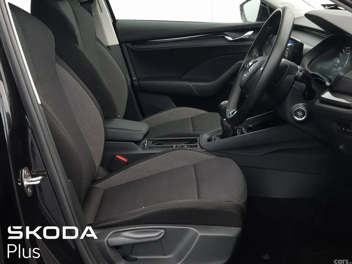 Skoda Octavia Saloon, Diesel, 2024, Black