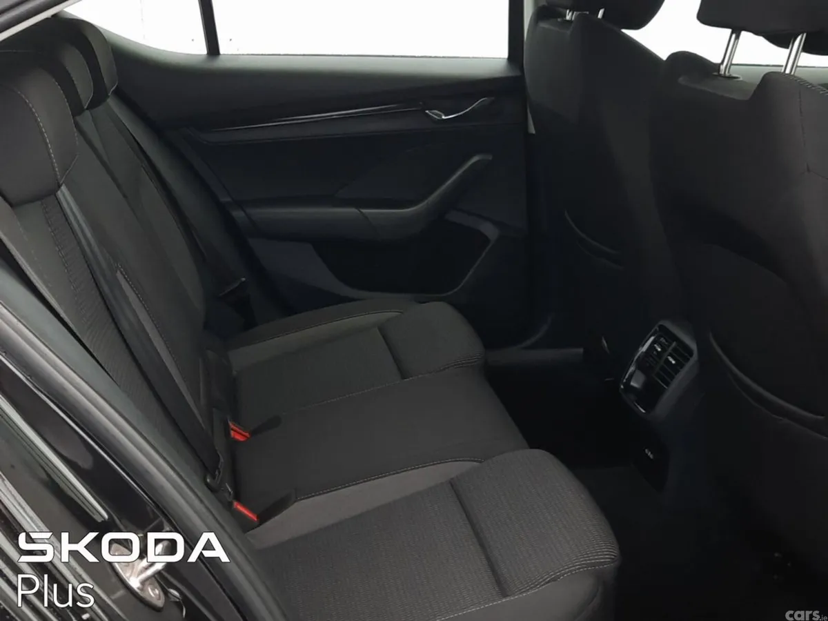 Skoda Octavia Saloon, Diesel, 2024, Black