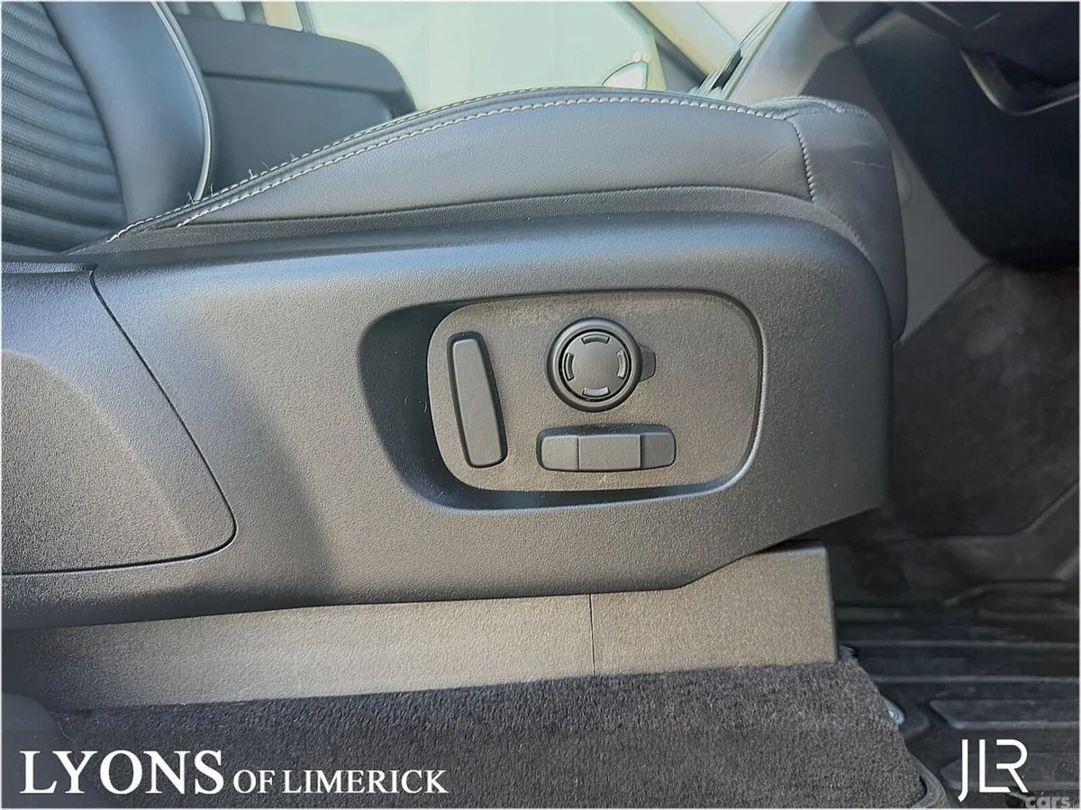 Land Rover Discovery SUV, Diesel, 2023, Silver
