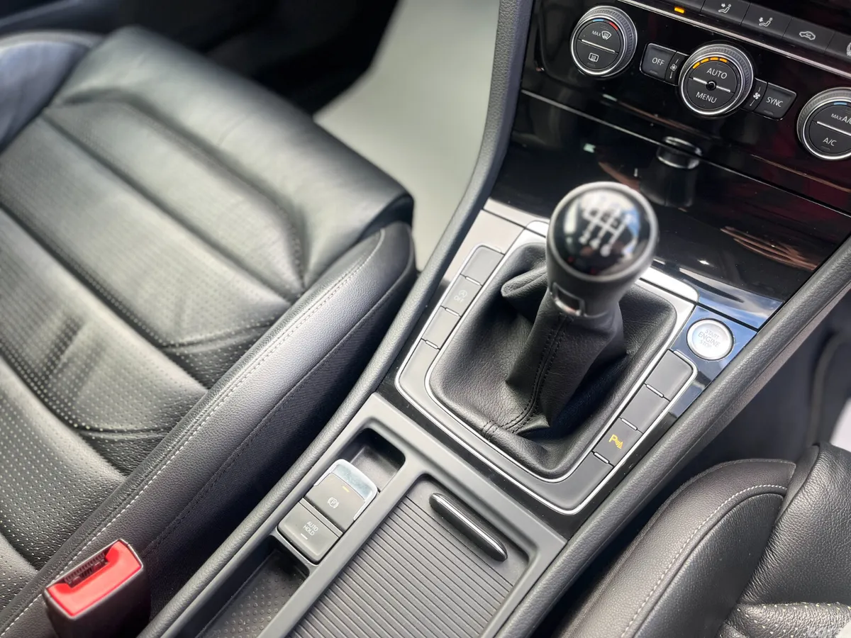 Volkswagen Golf Estate, Petrol, 2019, Black