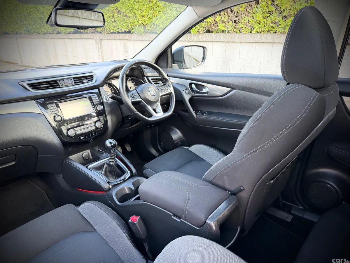 Nissan Qashqai Hatchback, Petrol, 2018, Silver