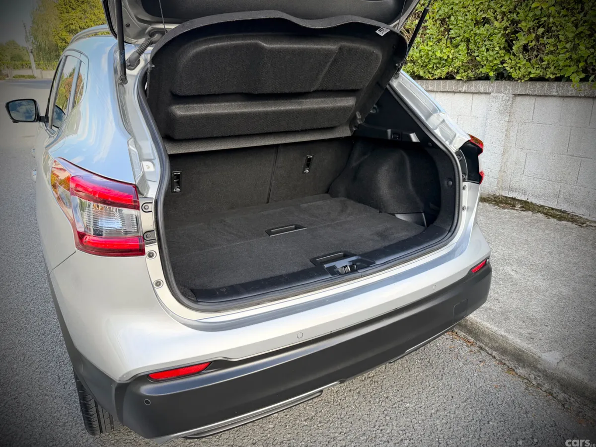 Nissan Qashqai Hatchback, Petrol, 2018, Silver