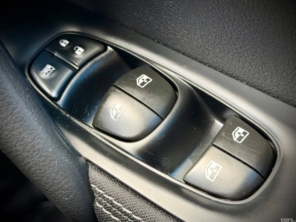 Nissan Qashqai Hatchback, Petrol, 2018, Silver