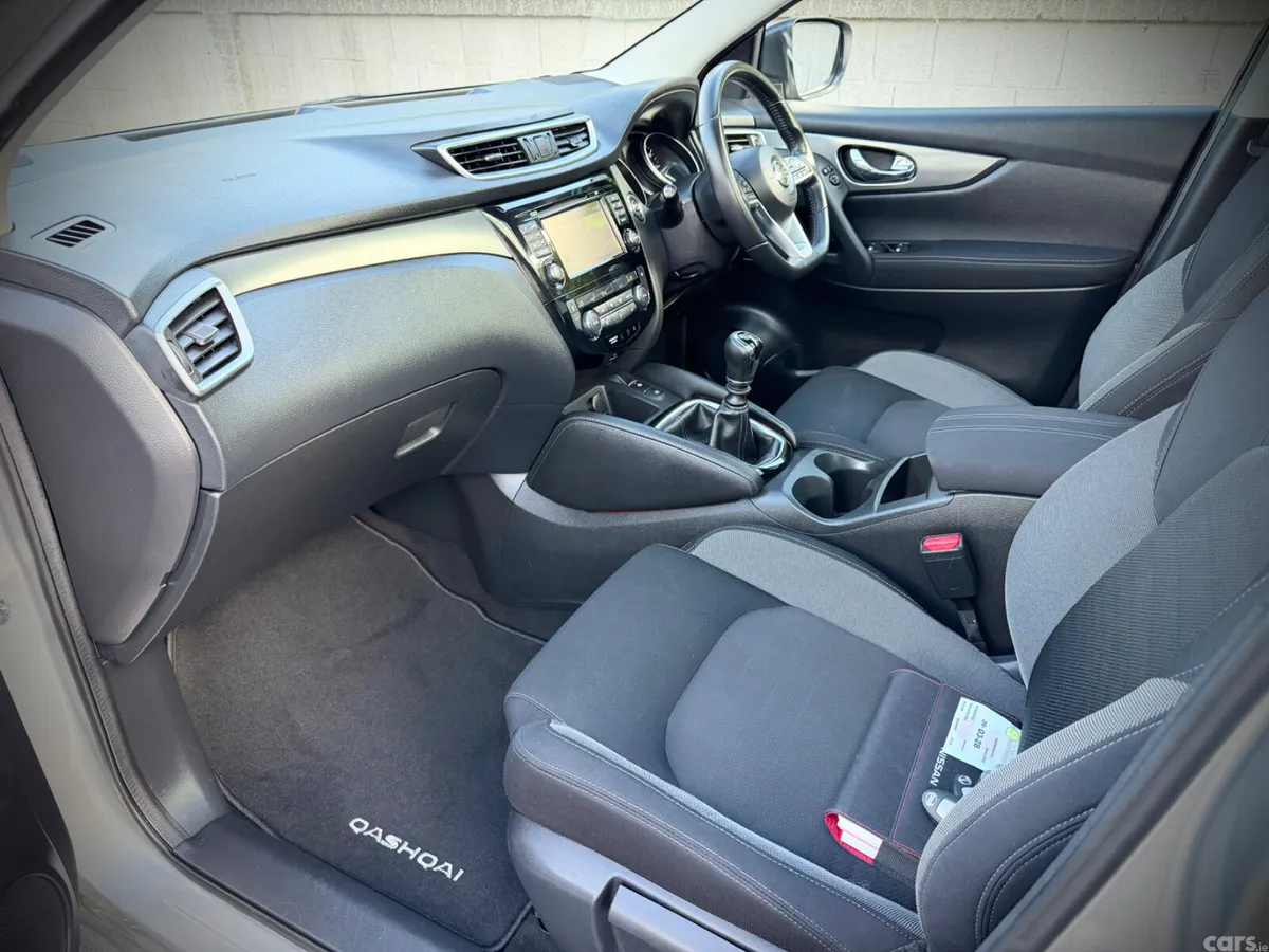 Nissan Qashqai Hatchback, Petrol, 2018, Silver