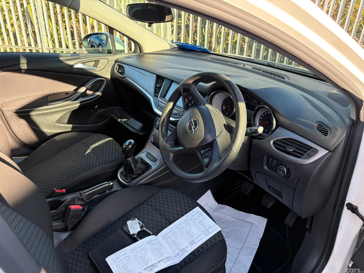 Opel Astra Hatchback, Diesel, 2017, White